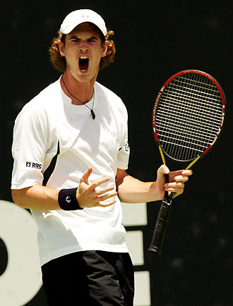 Britain's Andrew Murray reacts during his second round match against Tomas Berdych from the Czech Republic at the Adelaide International January 5, 2006. [Reuters]