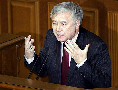 Ukrainian Prime Minister Yury Yekhanurov speaks at the parliament in Kiev, to defend his government's recent deal with Russia on gas prices, telling an angry parliament that it served Ukraine's national interests and promising that it would not lead to higher prices for consumers anytime soon.(
