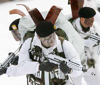 South Korean members of the Special Warfare Command exercise an infiltration operation during an annual severe winter season drill in Pyongchang, about 180 km (113 miles) east of Seoul, January 16, 2006.