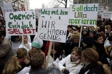 Doctors protest in Berlin, Wednesday, Jan.18, 2006 in Berlin for better working conditions. 