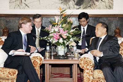 U.S. Deputy Secretary of State Robert Zoellick (L) sits with Foreign Minister of China Li Zhaoxing during talks at the Diaoyutai State Guest House in Beijing, January 24, 2006. The nuclear stand-offs with Iran and North Korea were high on the agenda as Zoellick began talks on Tuesday with senior Chinese officials in Beijing. 