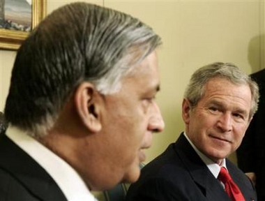 President Bush (R) looks on as Pakistan's Prime Minister Shaukat Aziz speaks following their meeting in the Oval Office, January 24, 2006.
