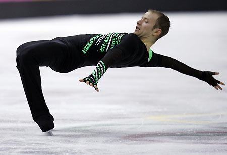 Ilia Klimkin from Russia loses his balance during the men's figure skating free program at the Torino 2006 Winter Olympic Games in Turin, Italy, February 16, 2006. [Reuters]