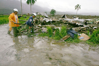 Philippine rescuers search for more bodies trapped in a mudslide that buried houses and an elementary school packed with children in the remote farming village of Guinsaugon, near Saint Bernard town in southern Leyte province, central Philippines February 18, 2006.