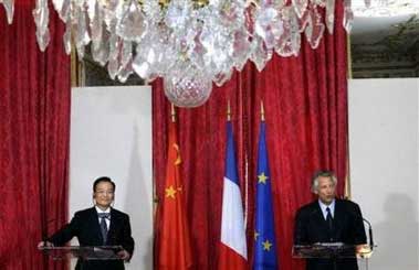 Wen and French PM hold joint press conference