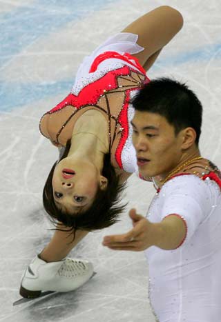 China wins silver, bronze in figure skating