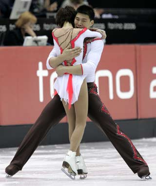 China wins silver, bronze in figure skating