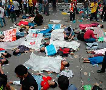 Manila stadium stampede kills 88