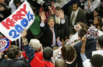 Kerry wins in two more states, Clark quits