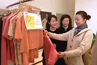 Tariff-free HK goods arrive in Beijing