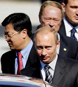 Hu Jintao meets with visiting Putin