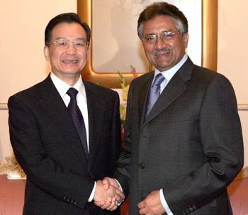 Chinese, Pakistani leaders meet