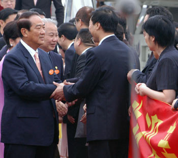 James Soong arrives in Changsha