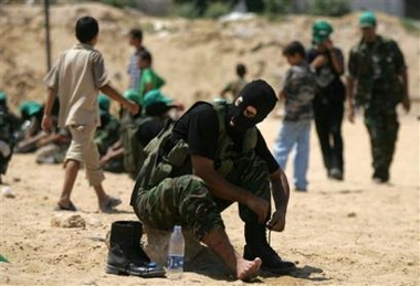 Hamas bombmaker vows to continue attacks