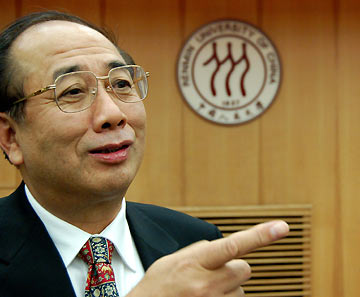 Zhao Qizheng named dean of journalism institute