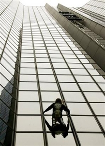 French Spiderman challenges new high