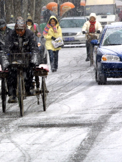 Finally, snow comes to Beijing