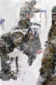 Japan hit by heavy snow storm