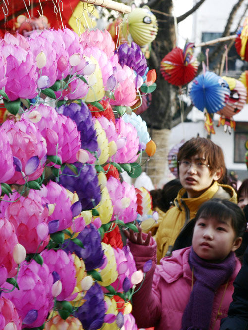 Shopping for Lantern Festival