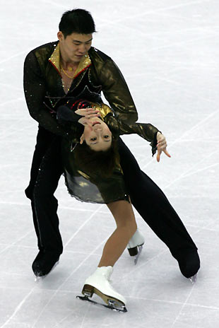 Zhang Dan&Zhang Hao perform figure skating