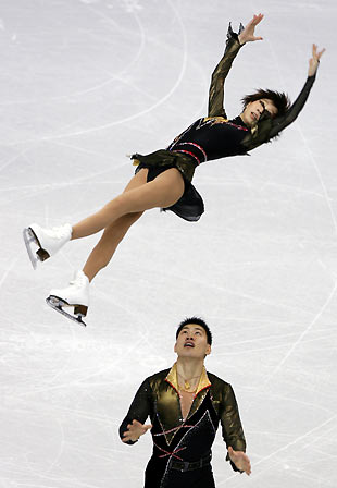 Zhang Dan&Zhang Hao perform figure skating