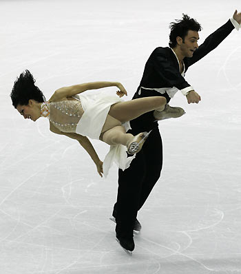 Canadian pair fall during performance