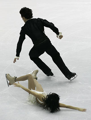 Canadian pair fall during performance