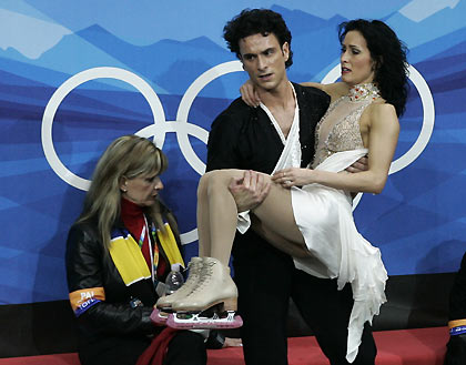 Canadian pair fall during performance