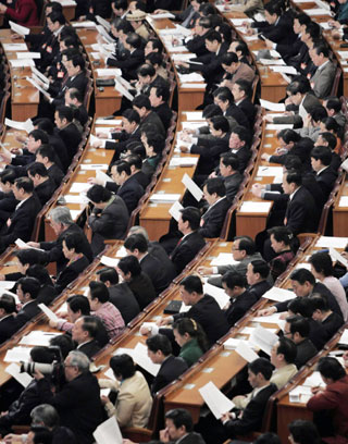 Wu Bangguo delivers speech at NPC session