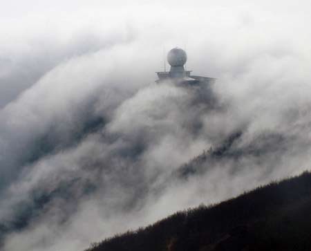 Legendary mountain shrouded in sea of clouds