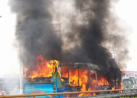 25 killed in bus blaze in Chengdu city