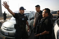 Gunmen throw grenades in Mexico, 3 police dead