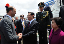 Hu arrives in Italy to attend G8+5 session