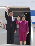 Hu arrives in Italy to attend G8+5 session