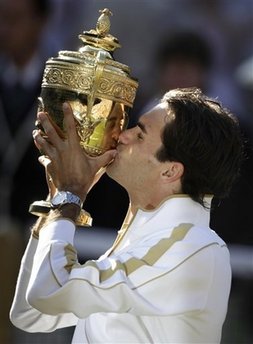 Federer beats Roddick for record 15th Grand Slam