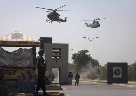 Pakistan bombs militants, ground offensive imminent