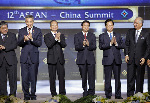 China, ASEAN leaders meet to boost regional co-op