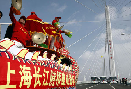 Bridge-tunnel linking China's third largest island opens to traffic