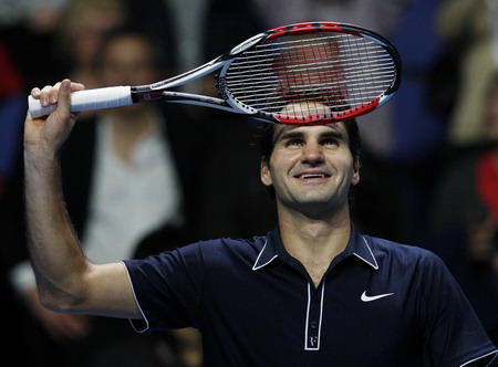 Federer crushes Murray to end year on top