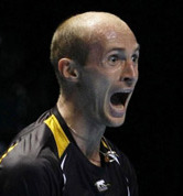 Davydenko pips Djokovic to semi-final spot