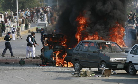 Bombings kill 46 people in 2 Pakistan cities