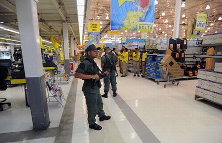Venezuela shutters stores amid price hike
