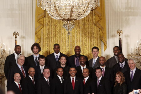 Obama meets with NBA champion Lakers