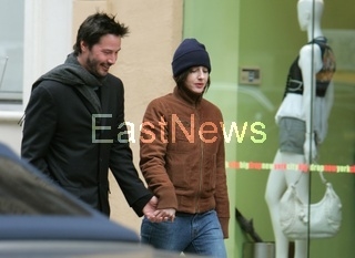 Keanu Reeves strolls with girlfriend