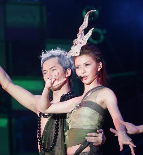 Stefanie Sun Stages Solo Concert in Shanghai