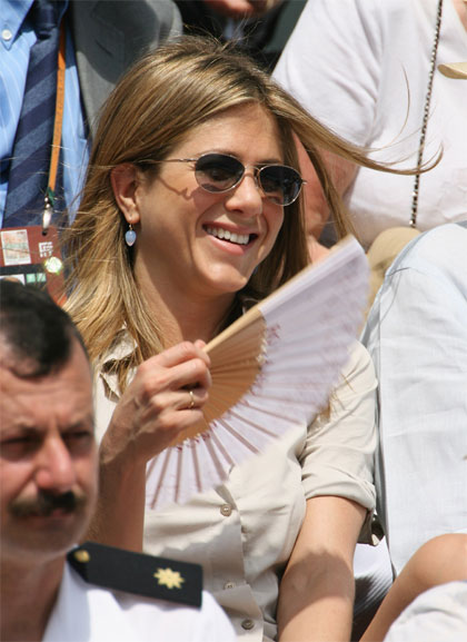 Aniston enjoys staying with Vince in Paris