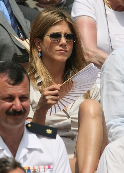 Aniston enjoys staying with Vince in Paris