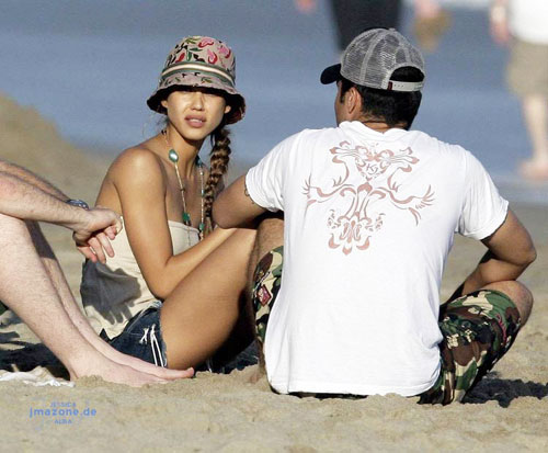 Jessica Alba beach pictures