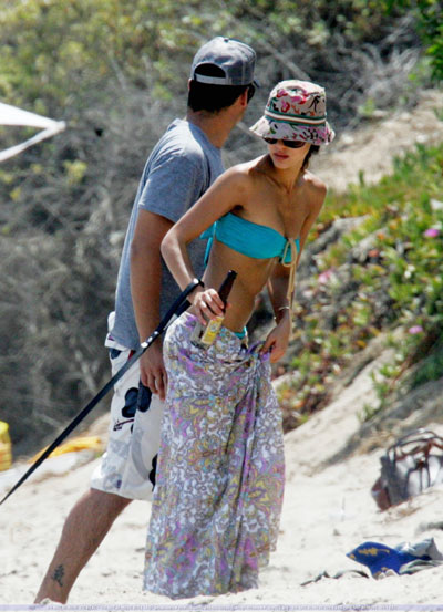 Jessica Alba beach pictures