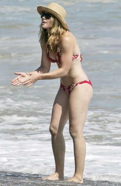 Jessica Biel plays ball in bikini